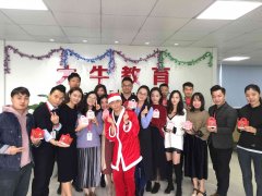 情溢天資教育集團(tuán)，我們都是圣誕老人